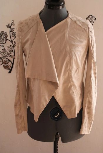 🧥 Élégante veste Laura Jo effet daim beige, taille S, en parfait état ! 🧥