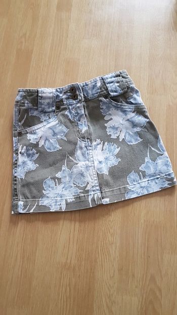 Jupe grise avec fleurs bleues 3 ans