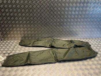 pantalon de pluie armee francaise couleur vert kaki neuf  taille pt et gt