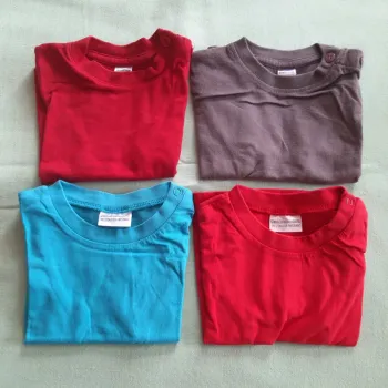 Lot de 4 t-shirts Decathlon et autre 12 mois