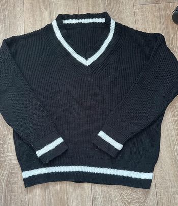 Pull col V noir et blanc