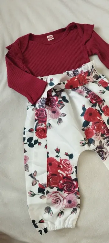 Ensemble rouge fleurs