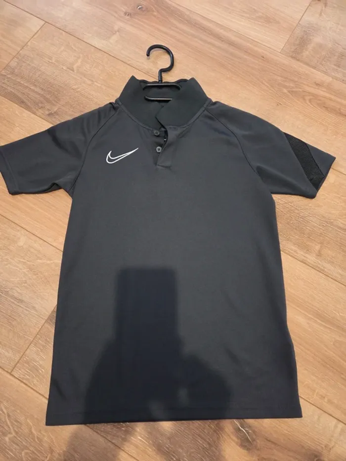 Polo Nike taille 137.147cm taille M enfant