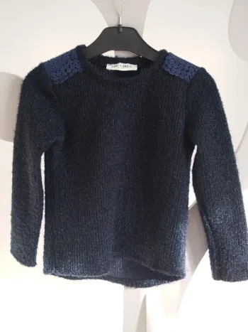 Joli pull bleu marine irisé LPC taille 6 ans