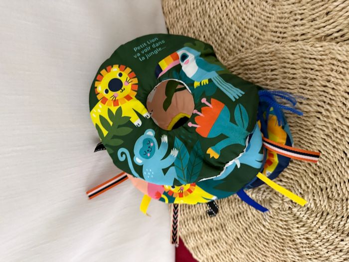 Les petites têtes sonores - Petit lion cherche ses parents Ned livre tissu - photo numéro 3