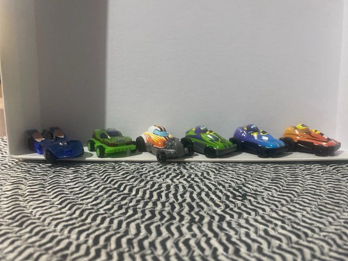 Figurines petites voitures