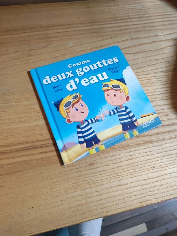 Comme deux gouttes d'eau livre happy meal McDonald's