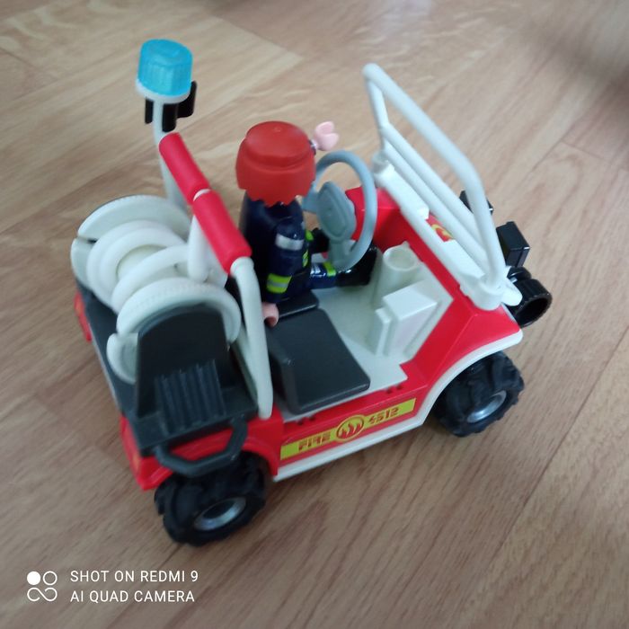 Véhicule de pompier playmobil