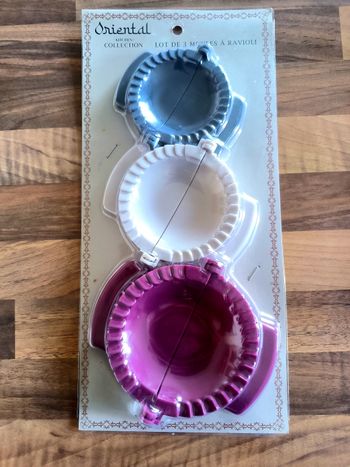 Moules à raviolis ou pour chaussons aux pommes