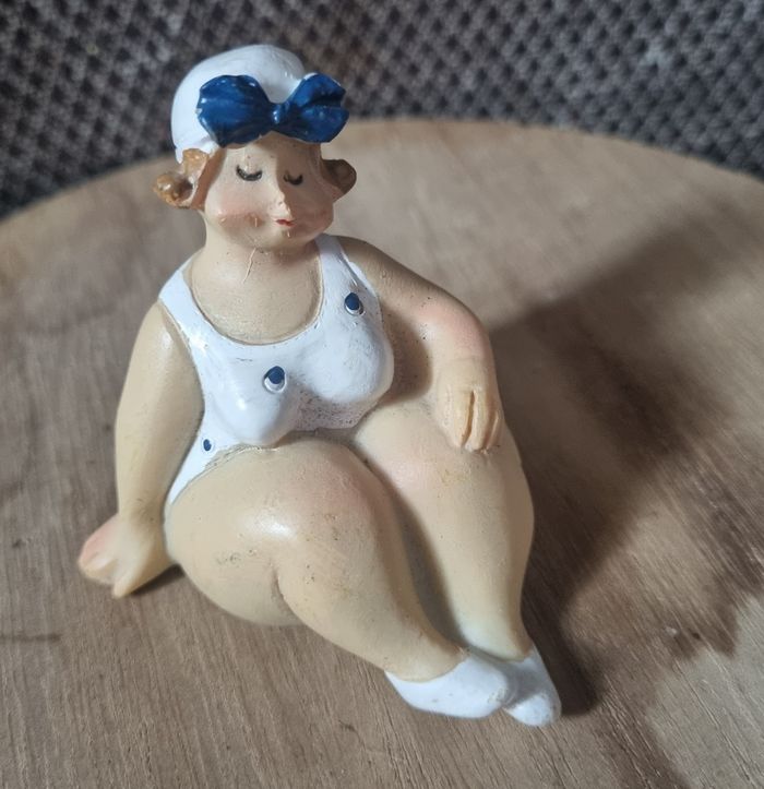 Figurine femme en maillot de bain - photo numéro 2
