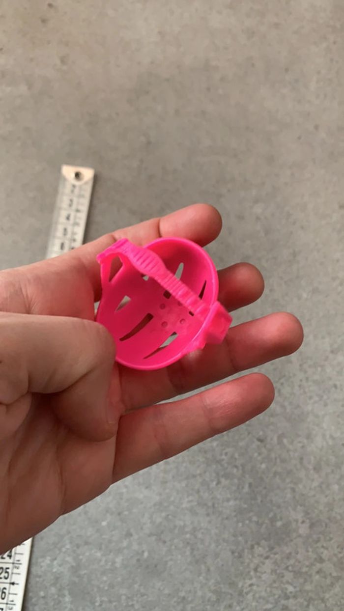 Casque vélo rose barbie - photo numéro 3