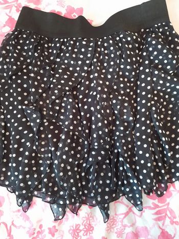 Jupe à pois noire et blanche