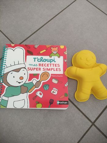 Livre de recettes et son moule T'choupi en parfait état utilisé 1 fois