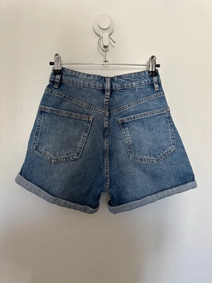 Short en jean Zara neuf 34 - photo numéro 4