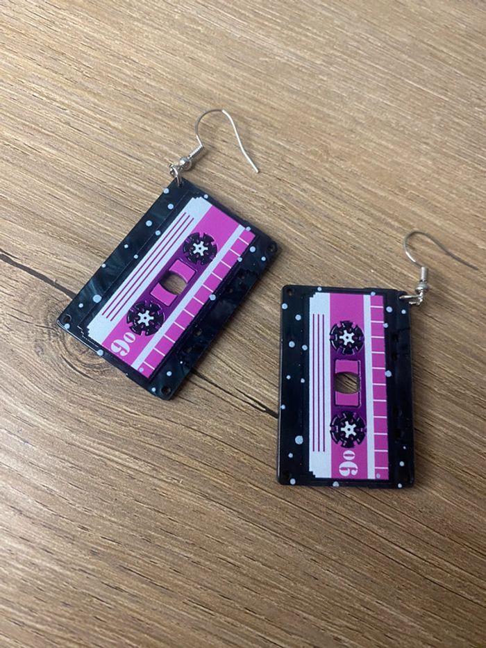 Paire de boucles d'oreilles acrylique cassettes audio