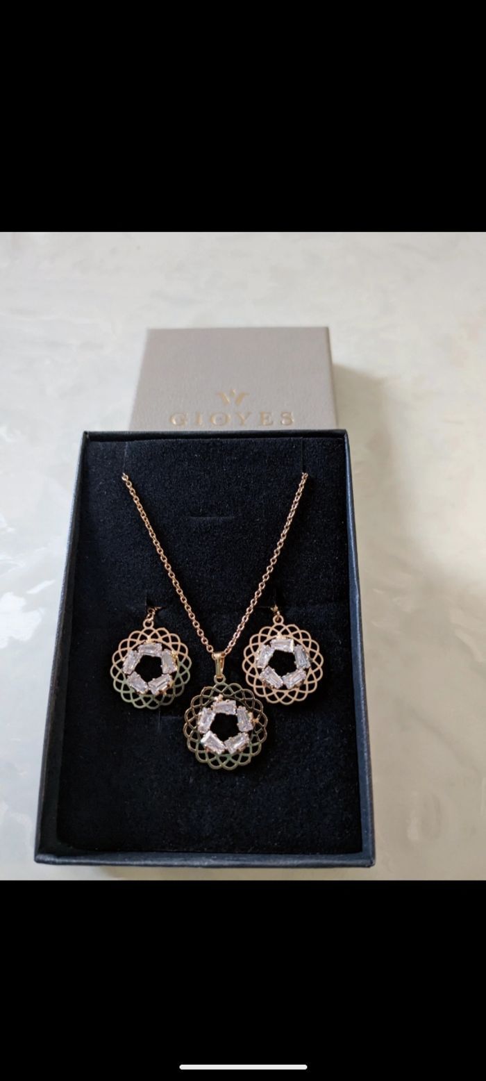 Magnifique parure Gioyes plaqué or 24 carats sertis de zirconiums. - photo numéro 10