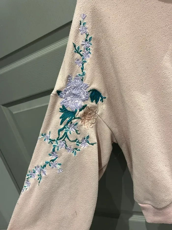 Pull fleuri à capuche - photo numéro 2