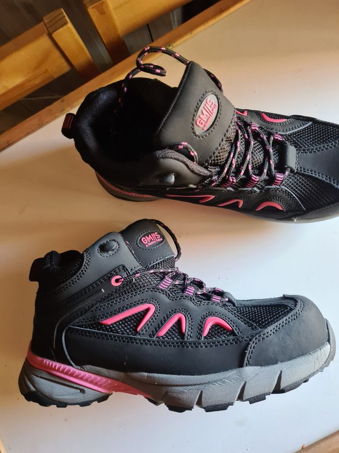Chaussures de sécurité. Femme. Taille 40. Gaston mille. Neuve - photo numéro 2