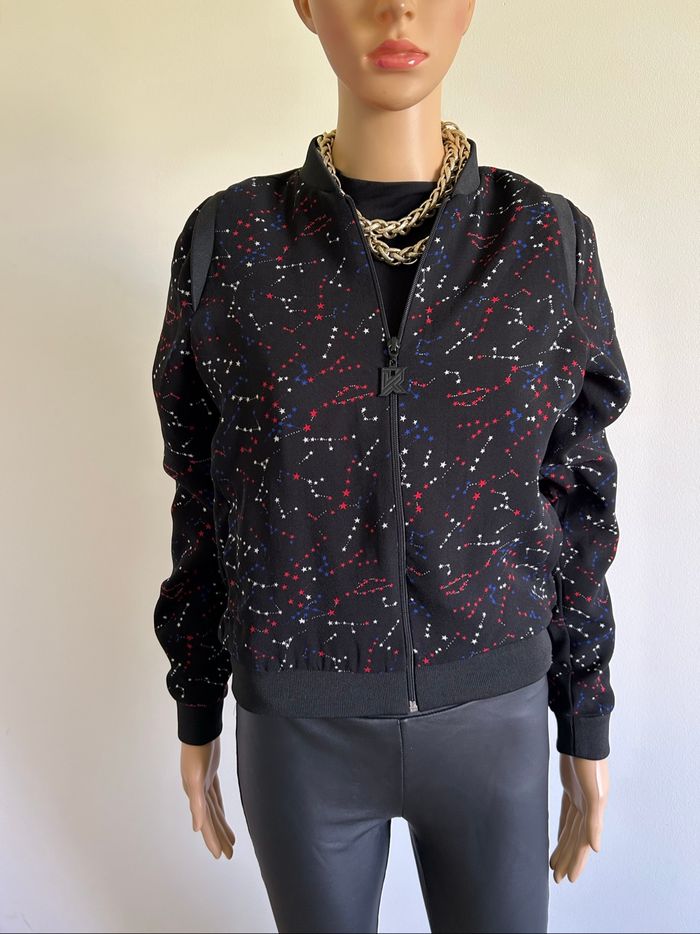 Veste noire et imprimée Kaporal taille XS excellent état - photo numéro 3