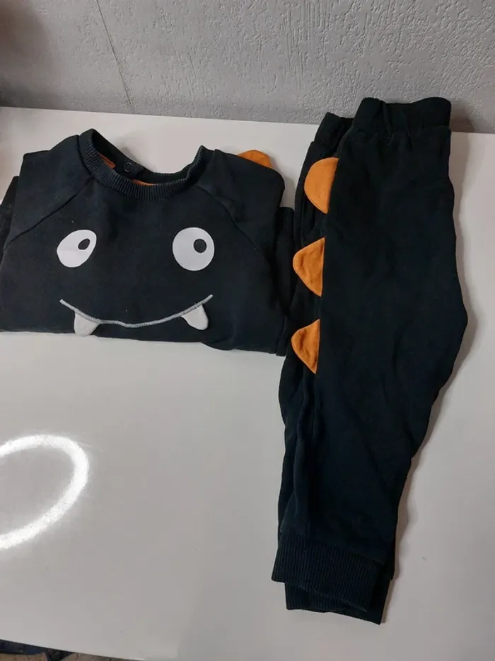 Ensemble jogging noir imprimé "H&M" - photo numéro 3