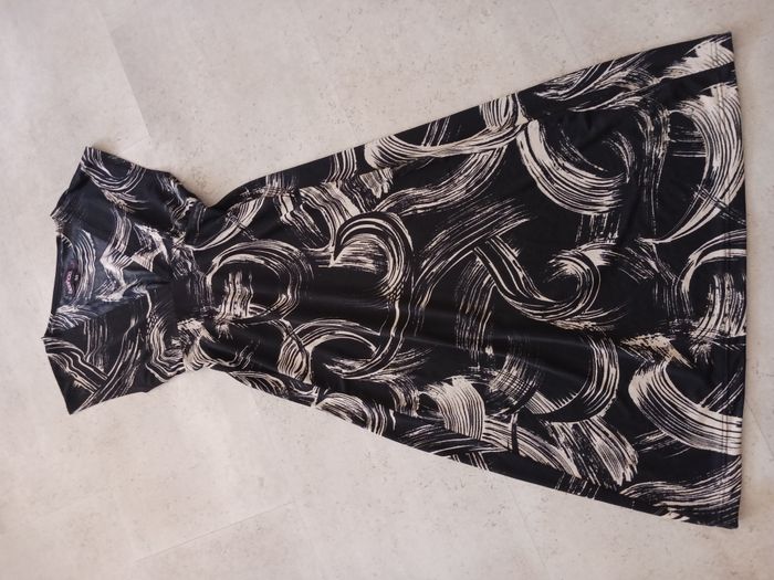 robe fluide noire et blanche XS Boohoo.com Neuve