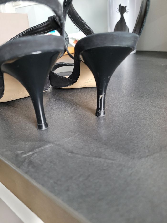 Escarpins ou sandales à petits talons cuir - photo numéro 5