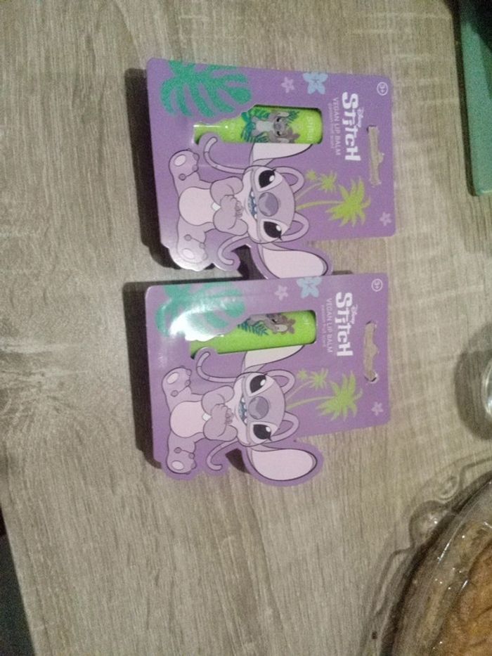 2 Baumes lèvres stitch - photo numéro 2