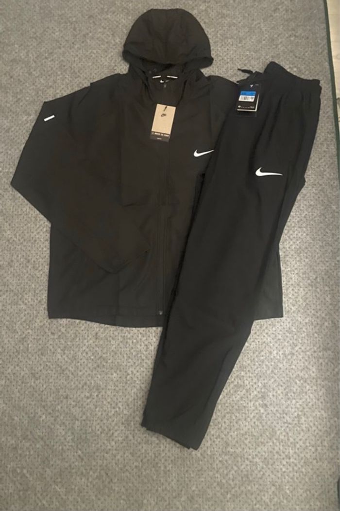 Ensemble Nike running