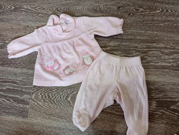 Pyjama deux pièces rose sans marque 1 mois