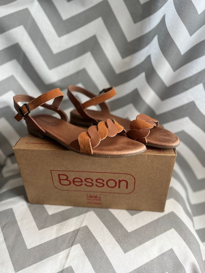 Nu-pieds Besson en cuir camel