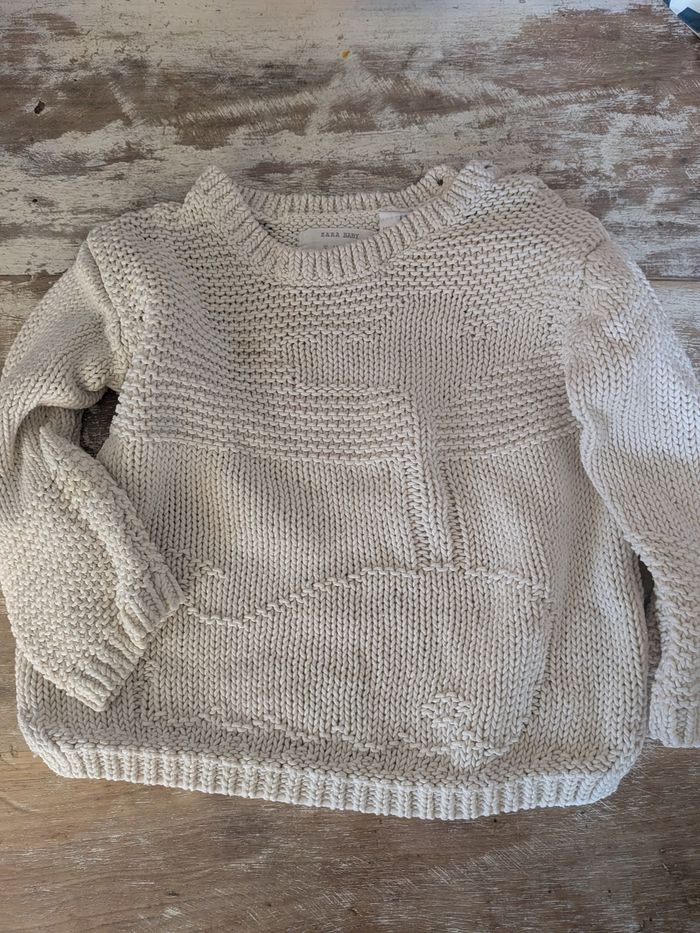 Lot vetements 9 mois (pulls et 1 ensemble pull jogging mickey)