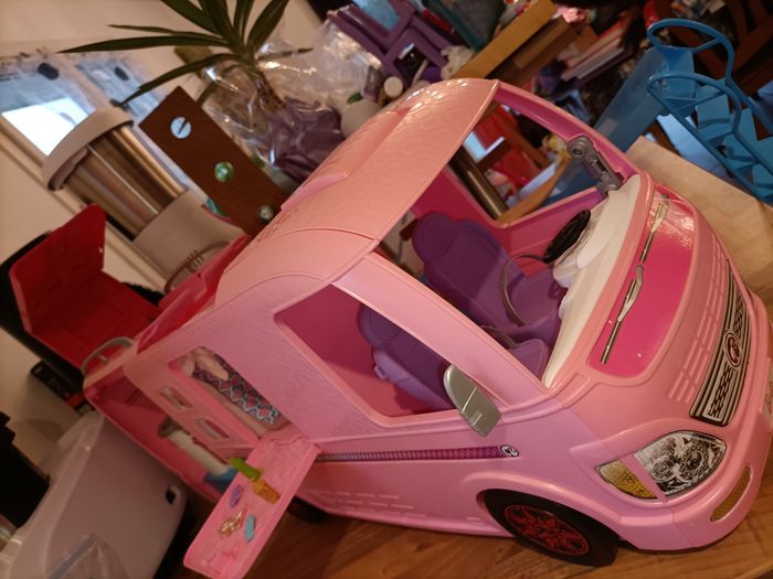 Camping car XXL rose et saumon  + 1 barbie + 1 dauphin+ 1 chien + accessoires - photo numéro 8