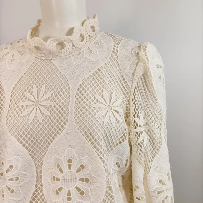 Blouse dentelle écrue Miss Chawn Paris col montant ajouré romantique – Taille M A735 - photo numéro 3