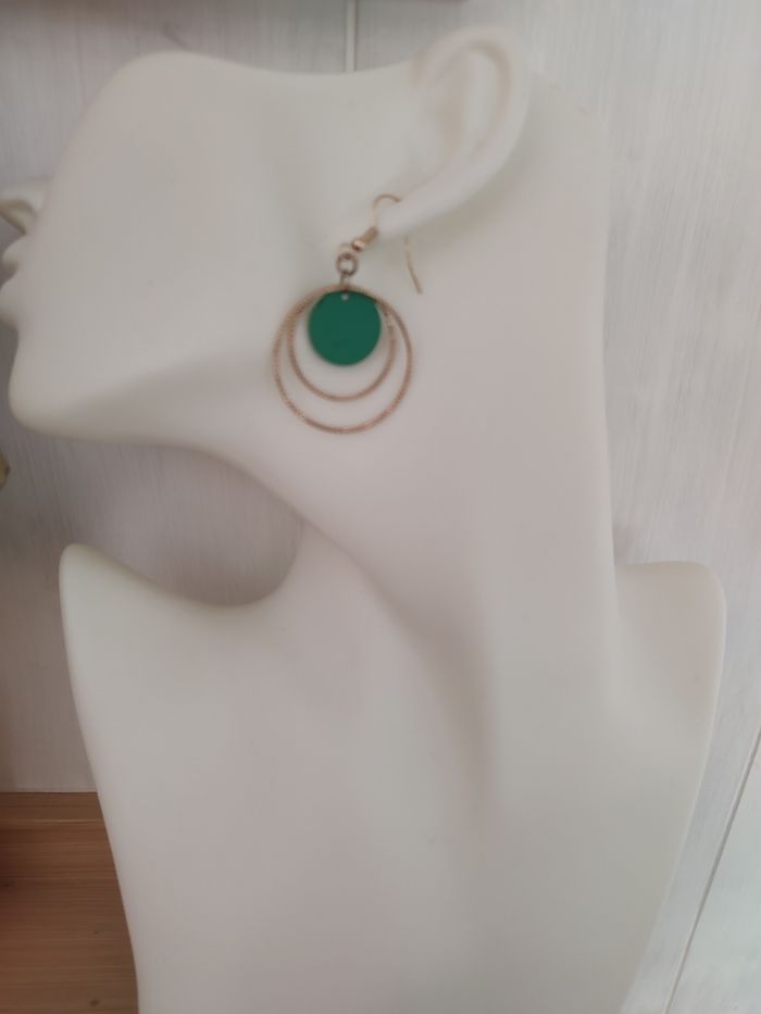 🌿 Boucles d’oreilles Cercle Vert Émeraude – Élégance & Originalité 🌿 - photo numéro 3