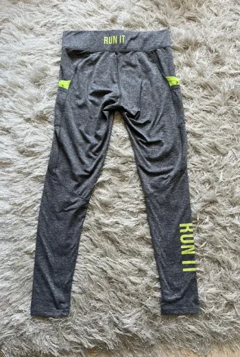 Legging avec 2 poches gris push up et bandes contrastantes vertes 36