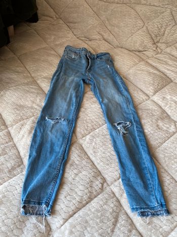 Jeans déchire taille 36 Bershka