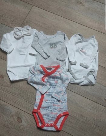 Lot de bodys ML 1 mois