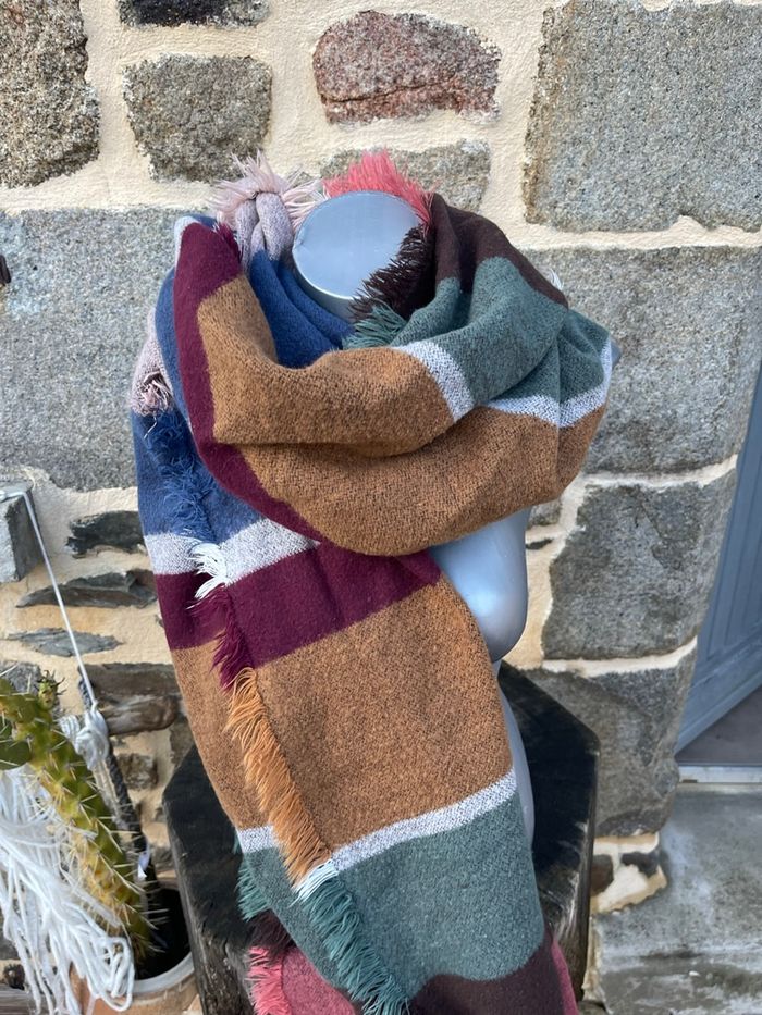 Grande écharpe à rayure colorée - photo numéro 2