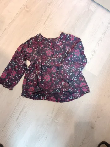 Blouse fleurie vu violette 5 ans