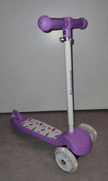Trottinette Neuf LED 3-8 ans