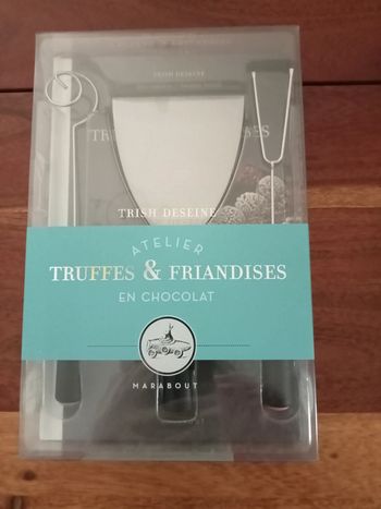 Livre intitulé atelier truffes et friandises en chocolat marabout