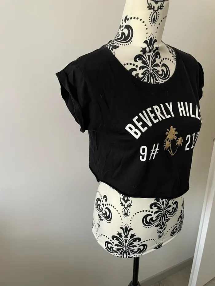 T-shirt court crop top Jennyfer taille S noir Beverly Hills - photo numéro 3
