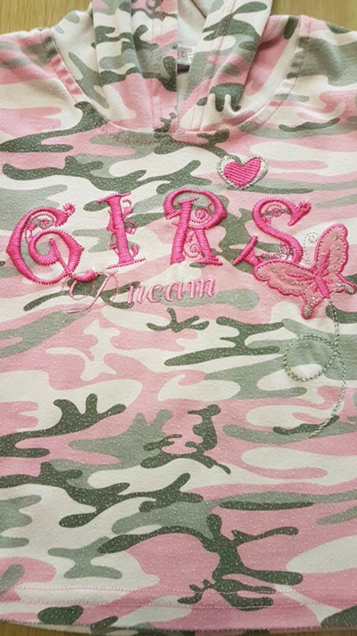 T shirt a capuche rose militaire 4 ans - photo numéro 2