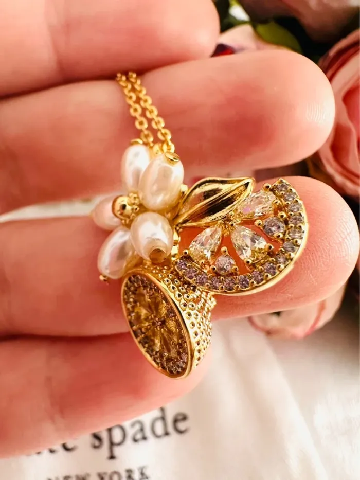 🍋 Collier doré Kate Spade à pendentifs citron et fleurs – Fraîcheur estivale - photo numéro 3