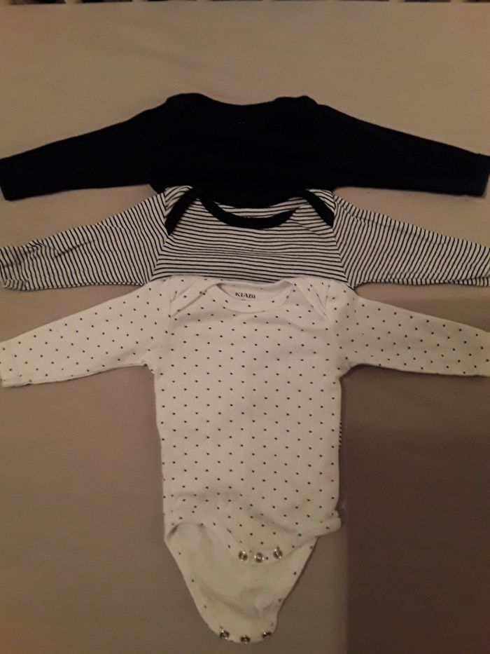3 bodys kiabi 3 mois