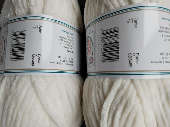 Lot de 2 pelotes de laine Chenille /velours blanc cassé crème - photo numéro 5