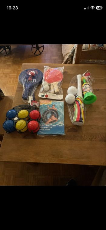Lot jeux de plein air / plage enfants – raquettes, ping-pong, boules, etc.