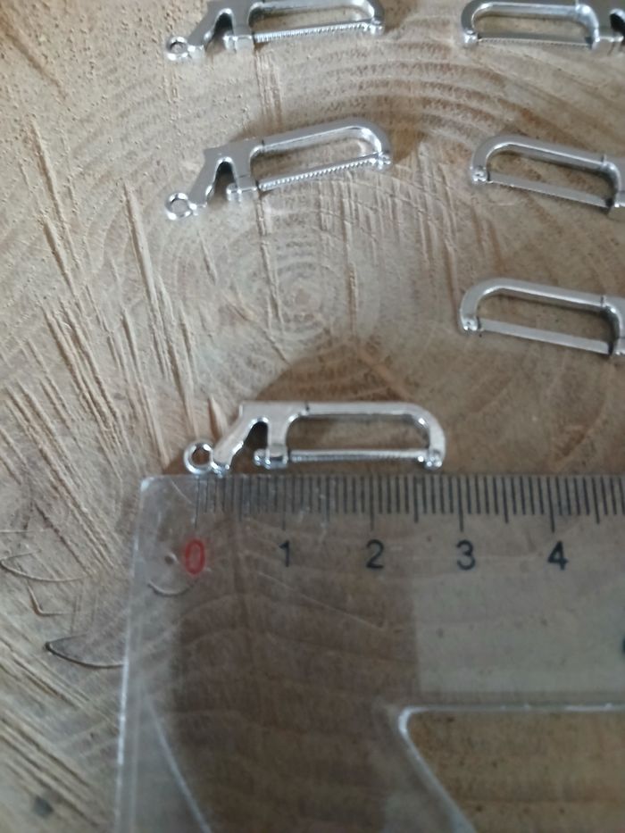 Lot de 6 pendentifs breloques scie à métaux argenté - photo numéro 2