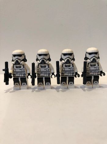 Figurine type lego 4 Stormtroopers. Star Wars