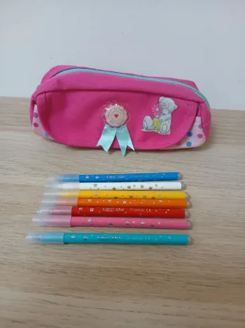 Trousse d’école + feutres bic